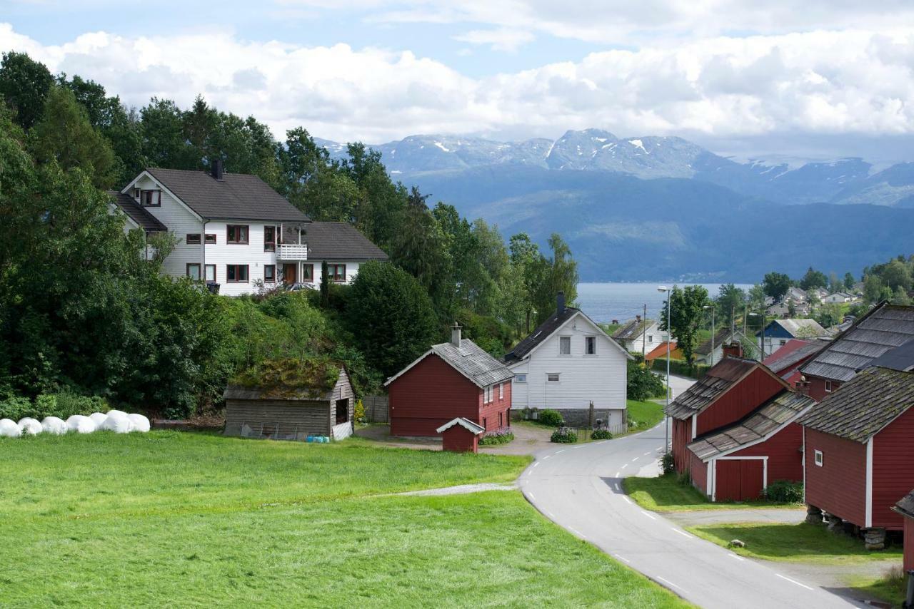 Mo Gardsferie-Pers Frukthage Villa Øystese Exterior foto